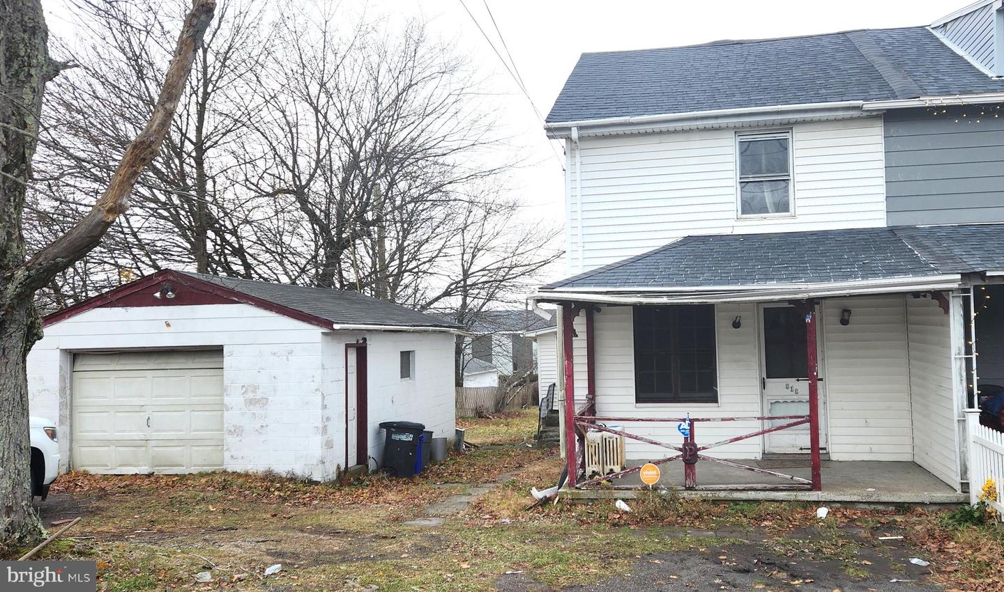 818 Lattimer Rd Property Photo