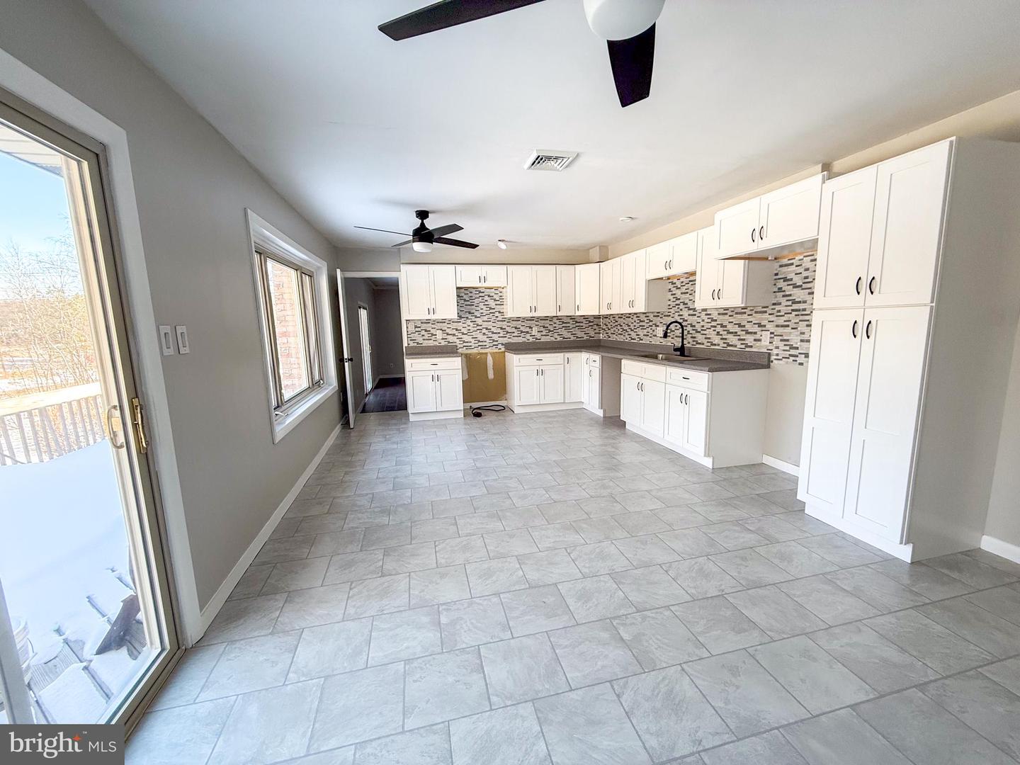 1 Circle Dr Property Photo 4