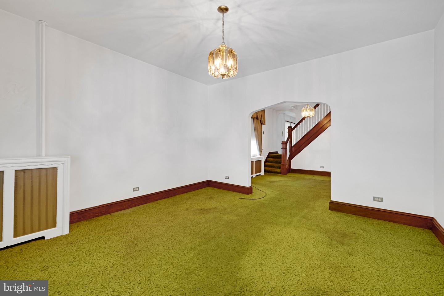 662 N Vine St Property Photo 9
