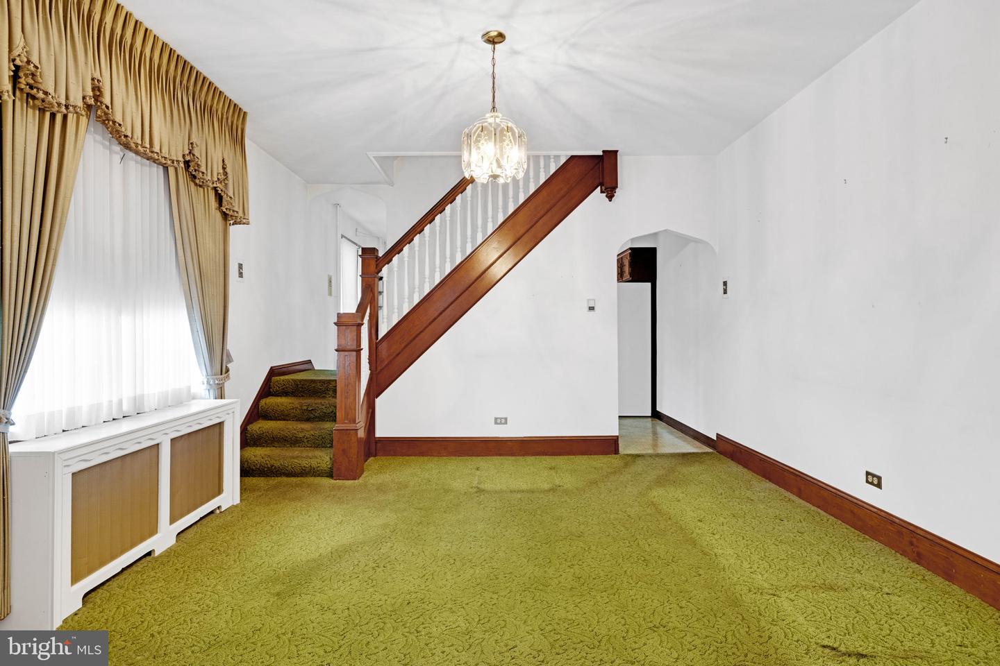 662 N Vine St Property Photo 11