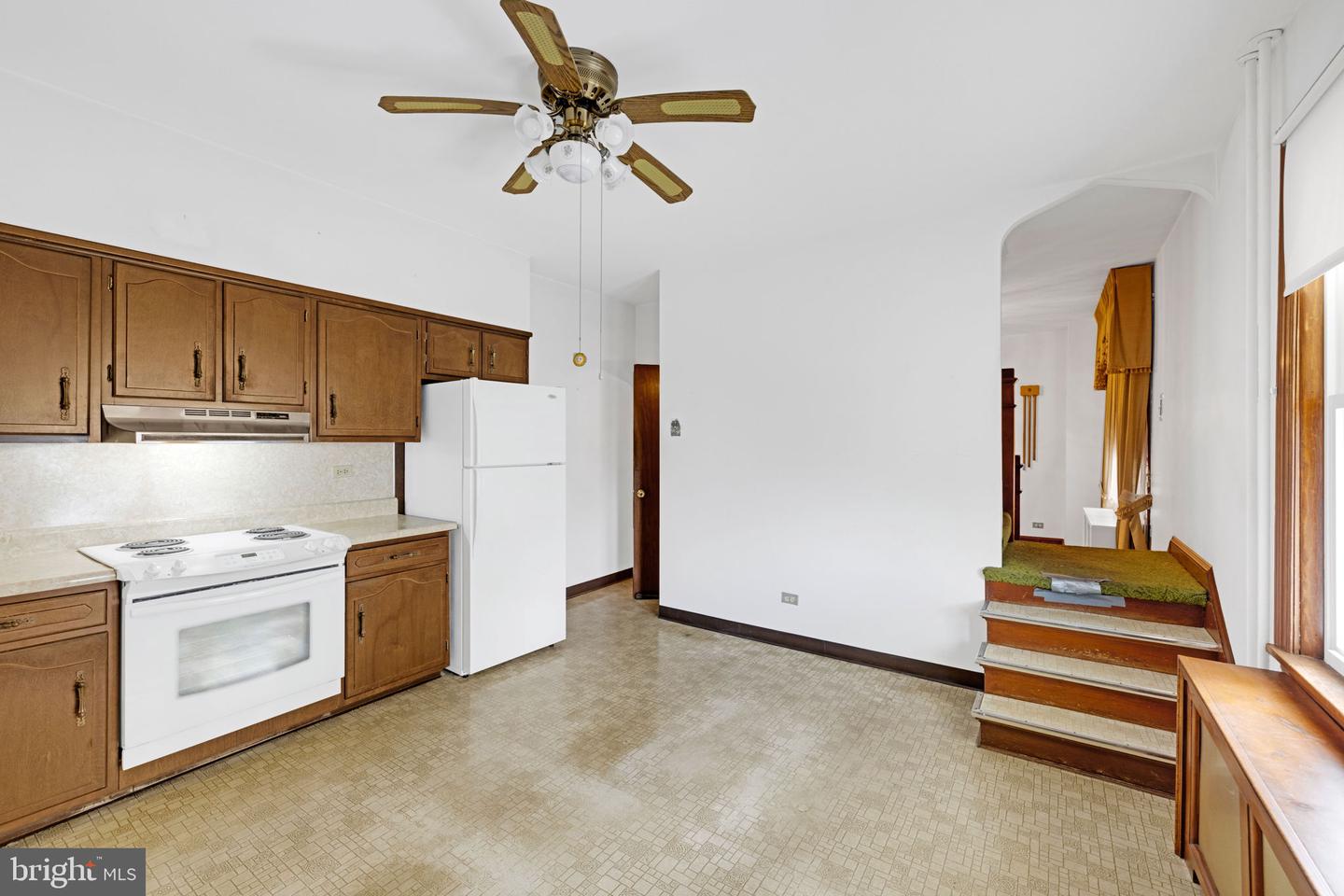 662 N Vine St Property Photo 16