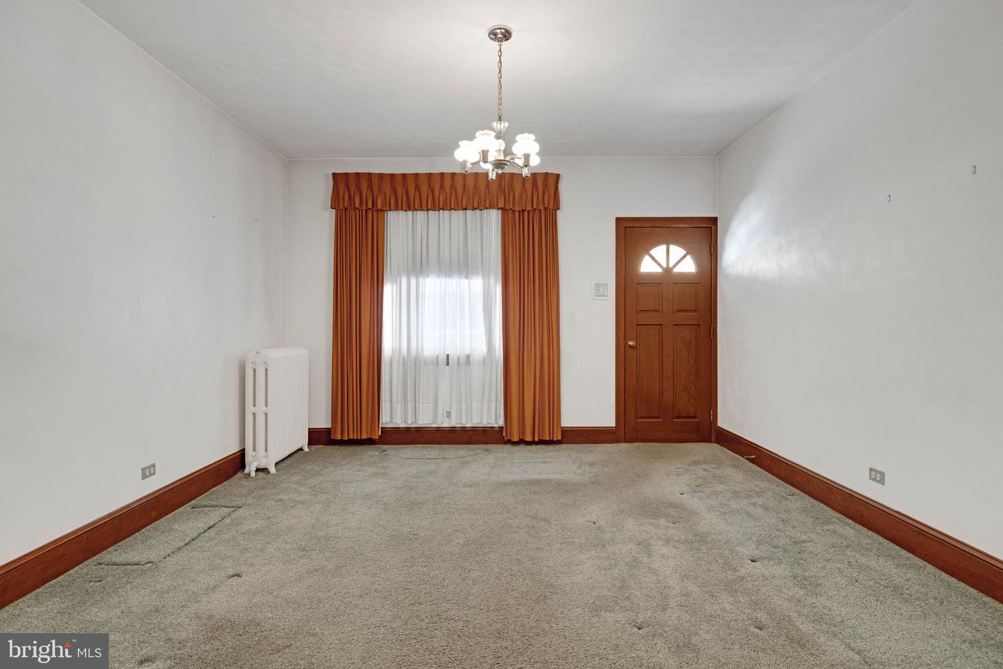 662 N Vine St Property Photo 33