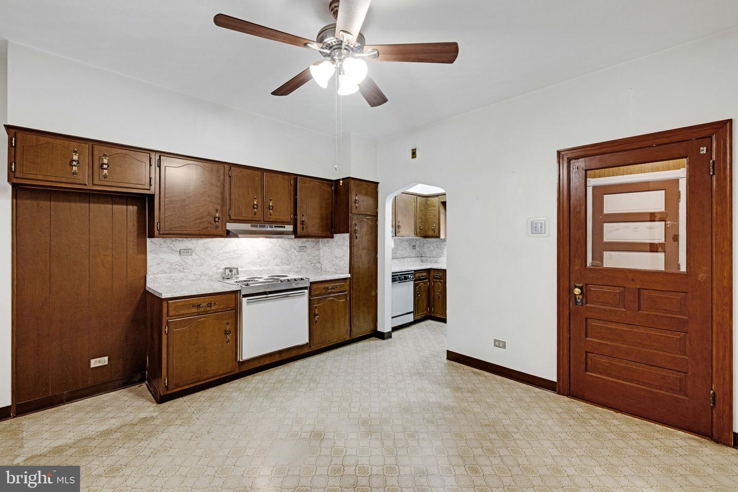 662 N Vine St Property Photo 38