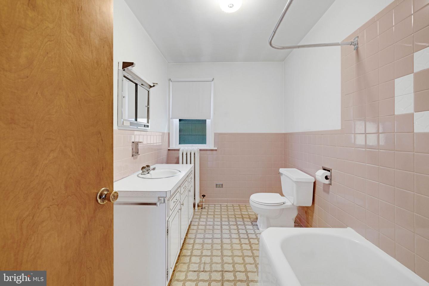 662 N Vine St Property Photo 46