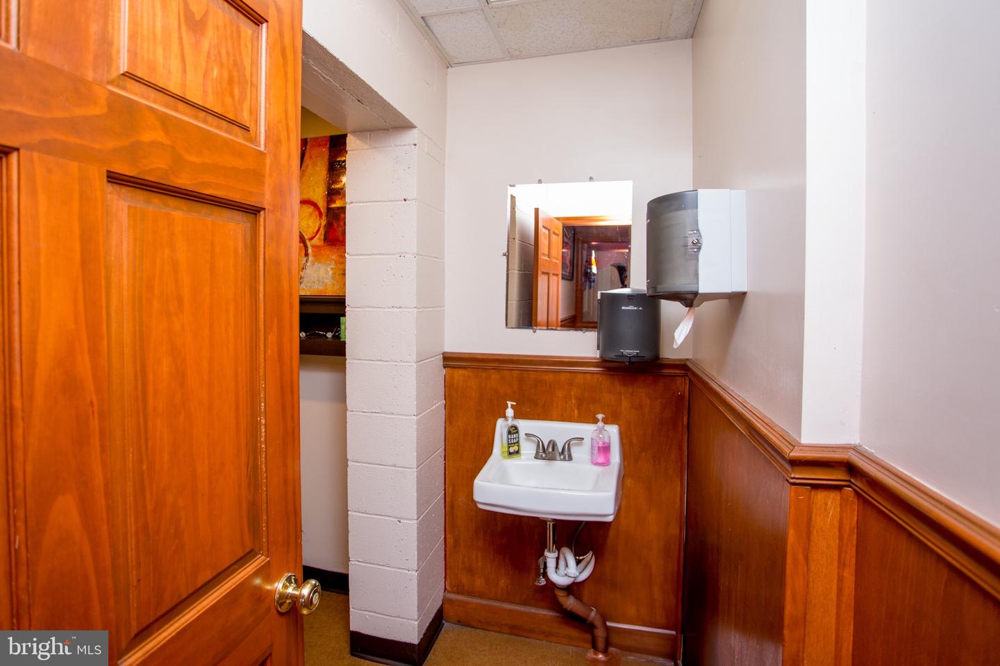 1111-1112 Main Property Photo 41