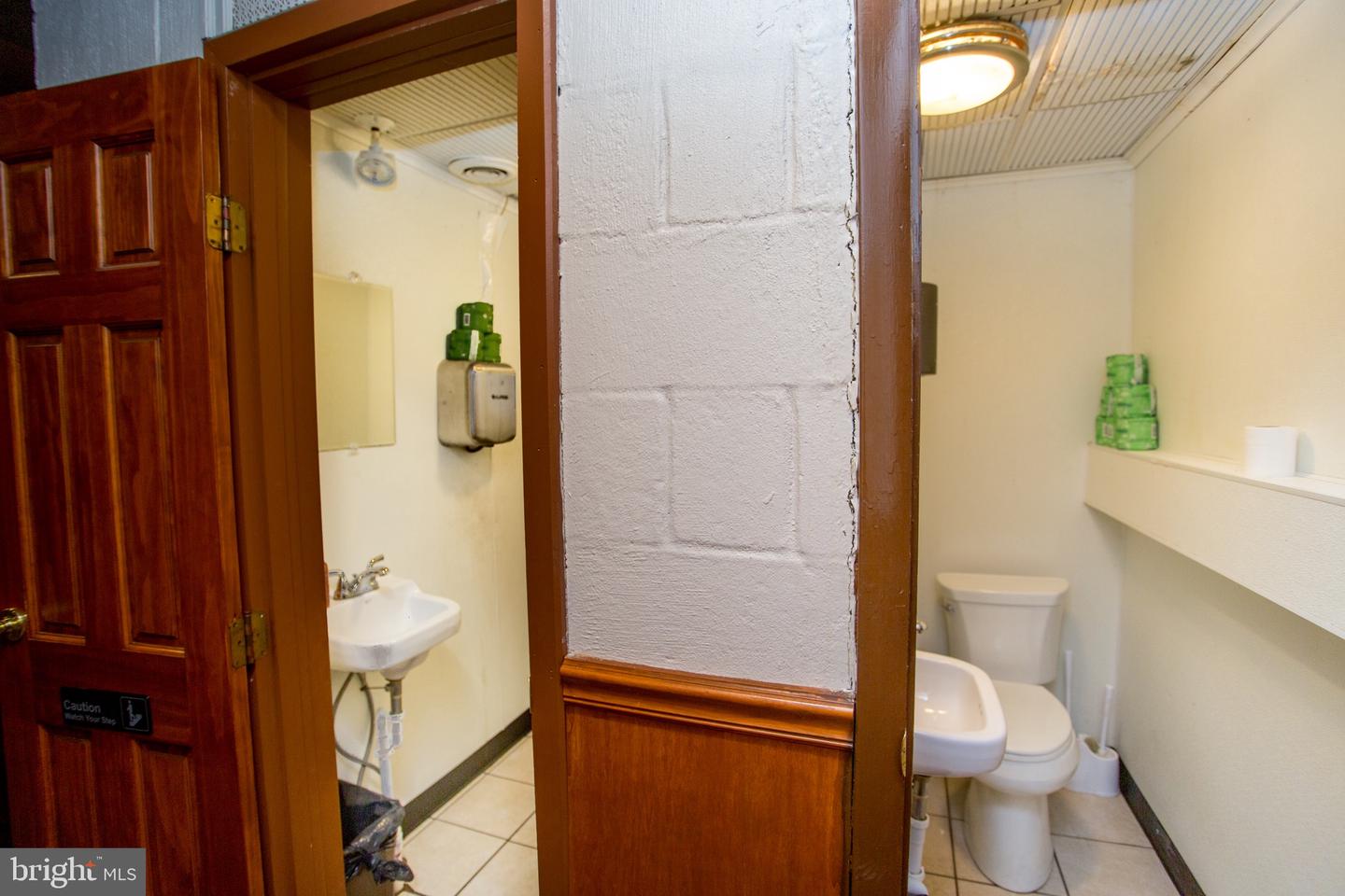 1111-1112 Main Property Photo 43