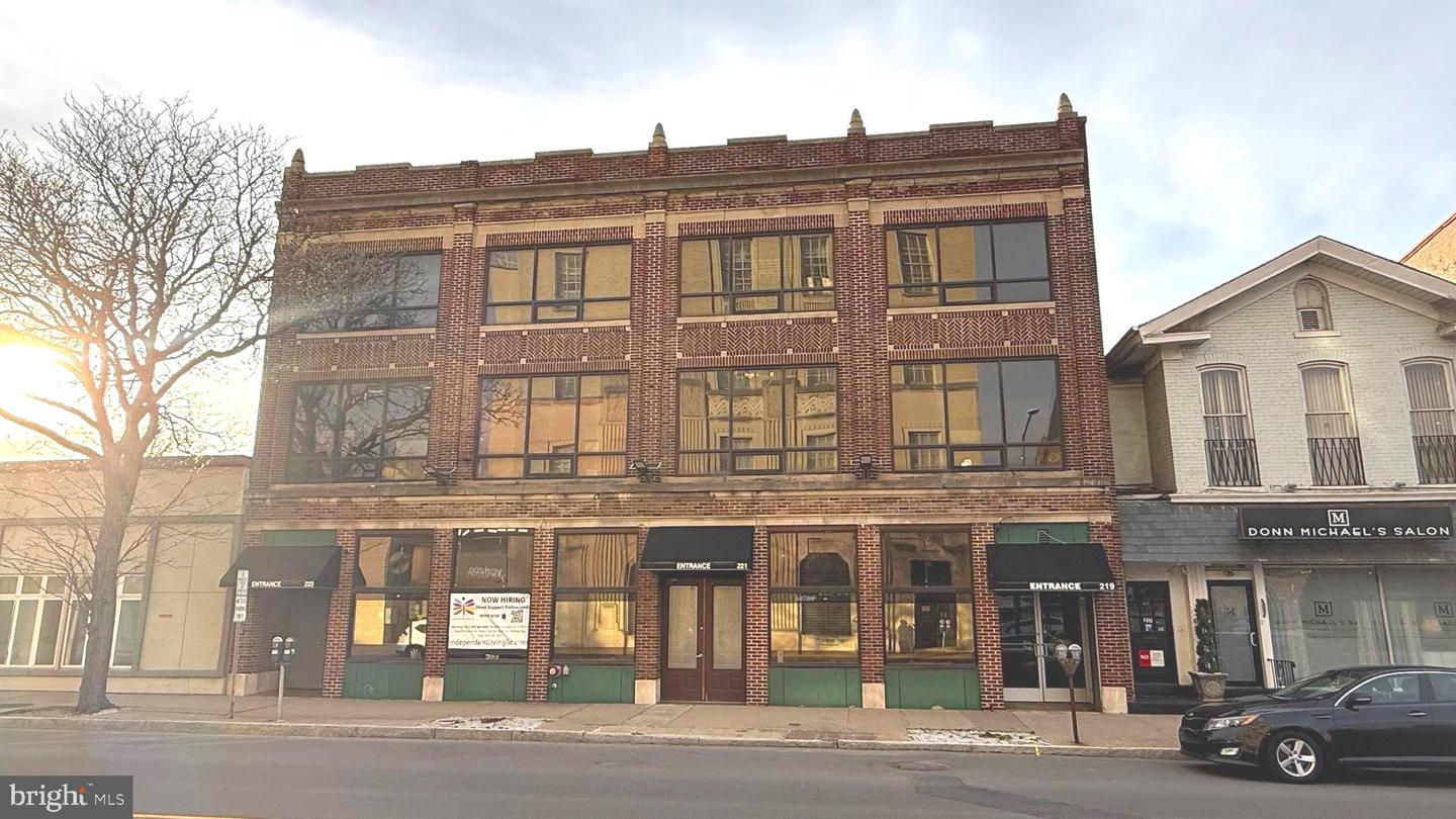 219-223 S Main St Property Photo 1