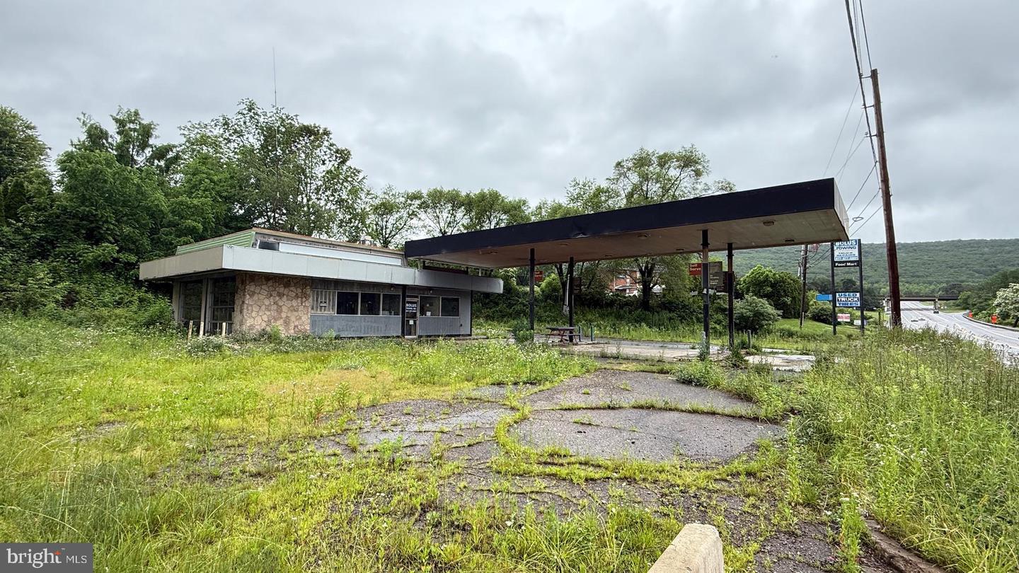 1050 State Route 93 Property Photo 1