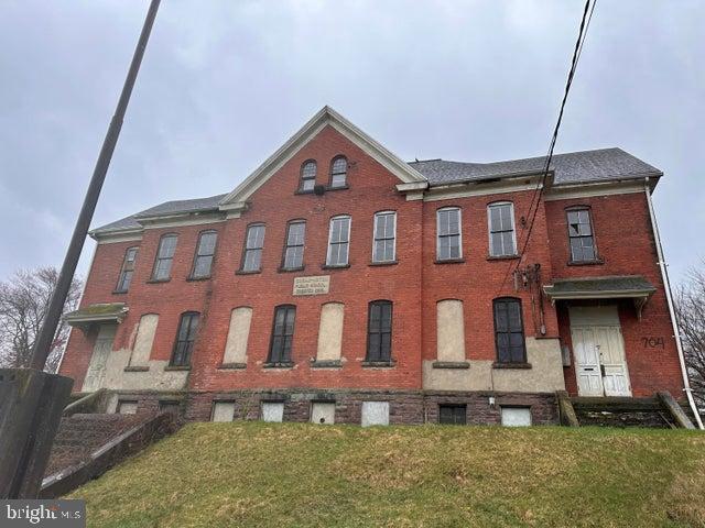 710 Main St Property Photo 2