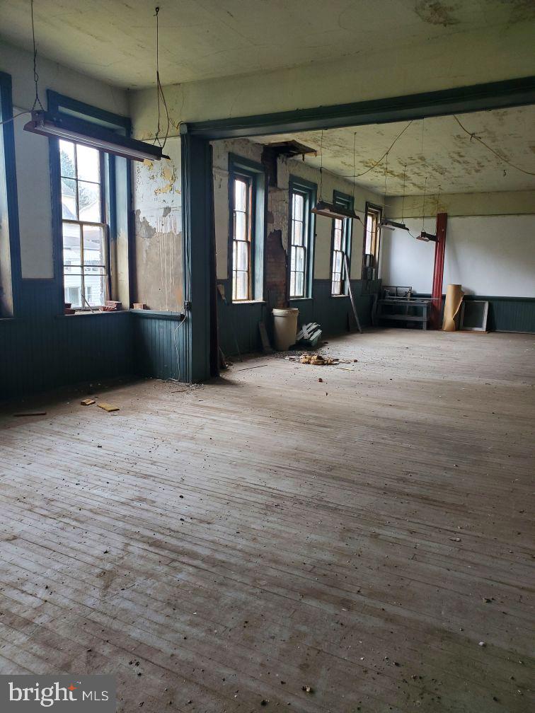 710 Main St Property Photo 15