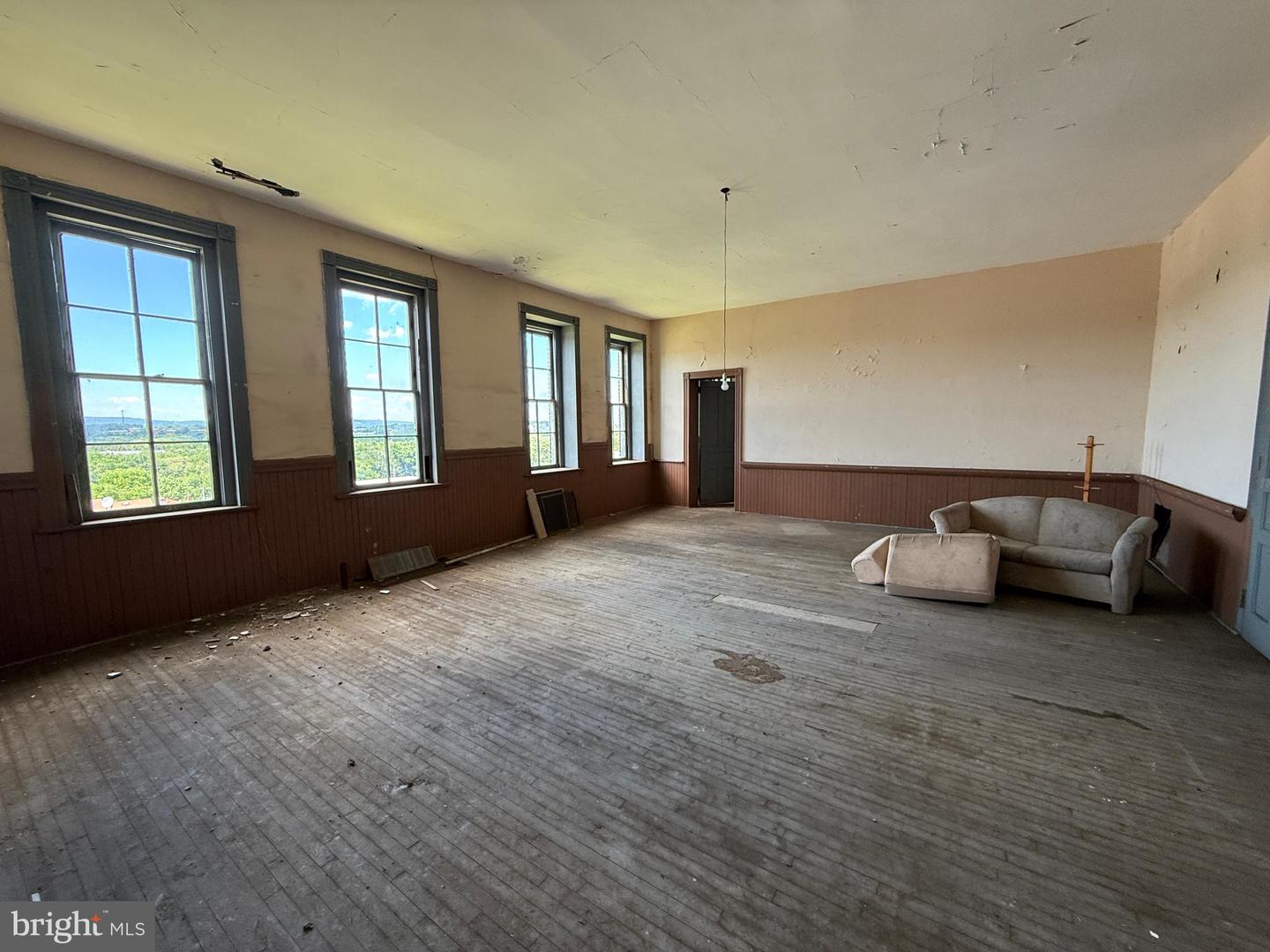 710 Main St Property Photo 33