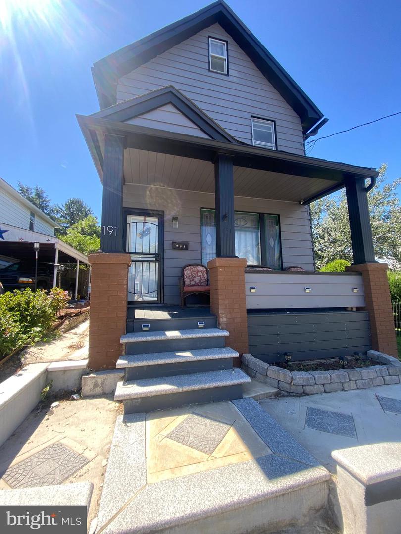 191 Mclean St Property Photo 1