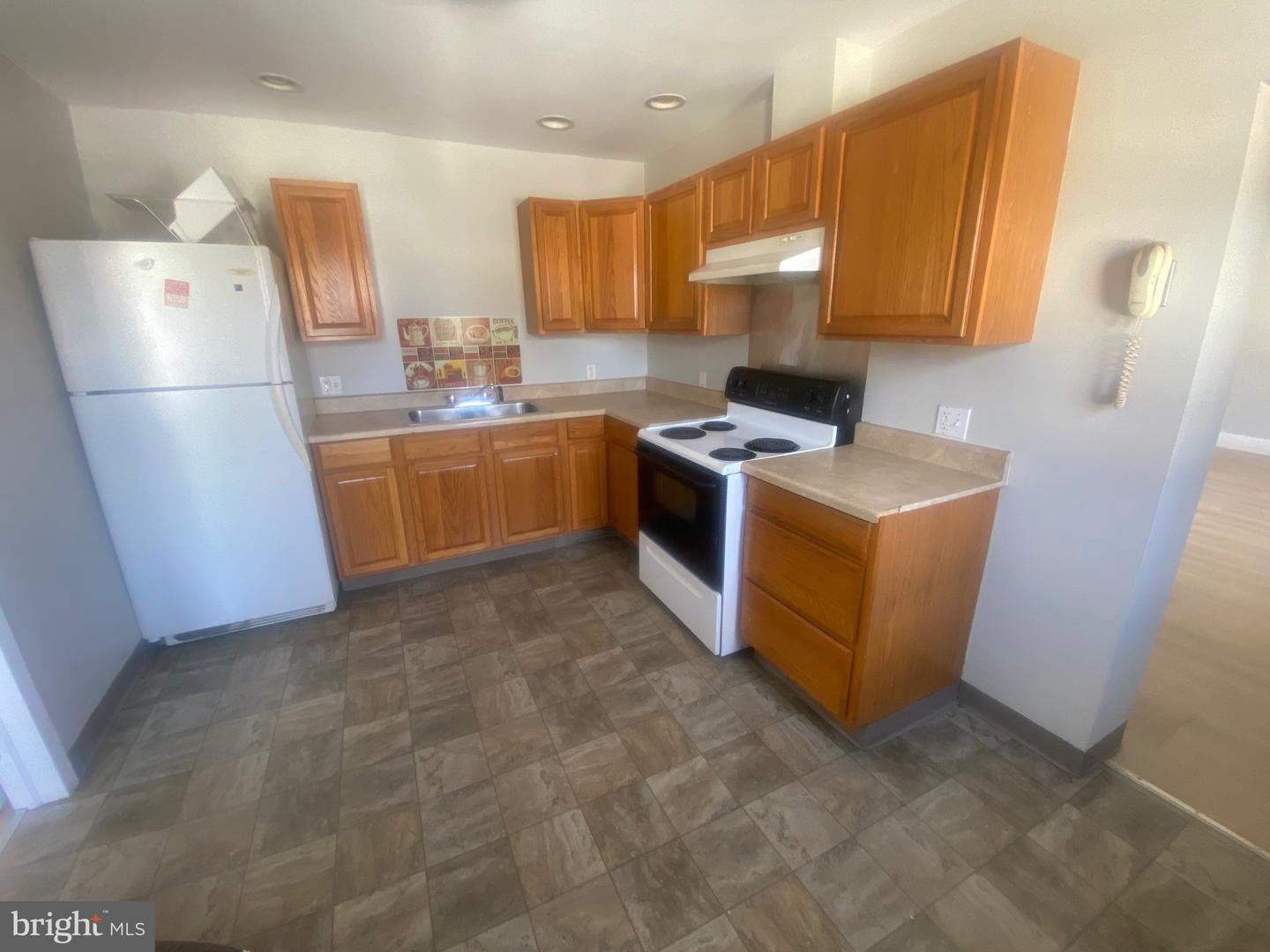 131 Simpson St Property Photo 1