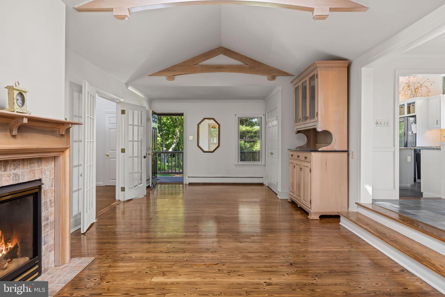 Short Ln Property Photo 9