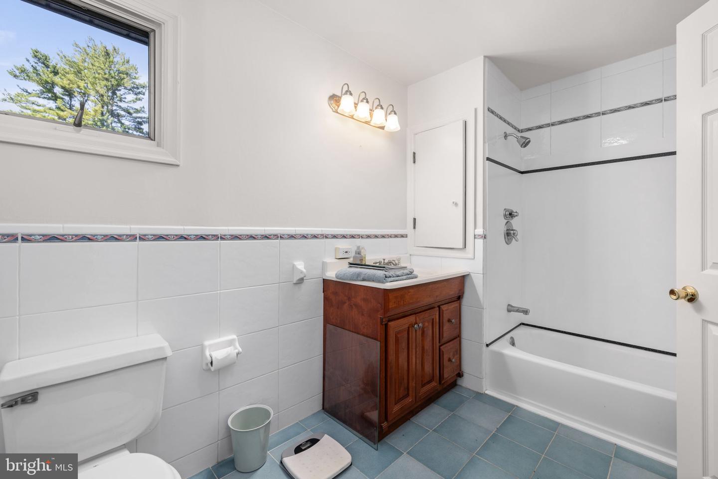 Short Ln Property Photo 31