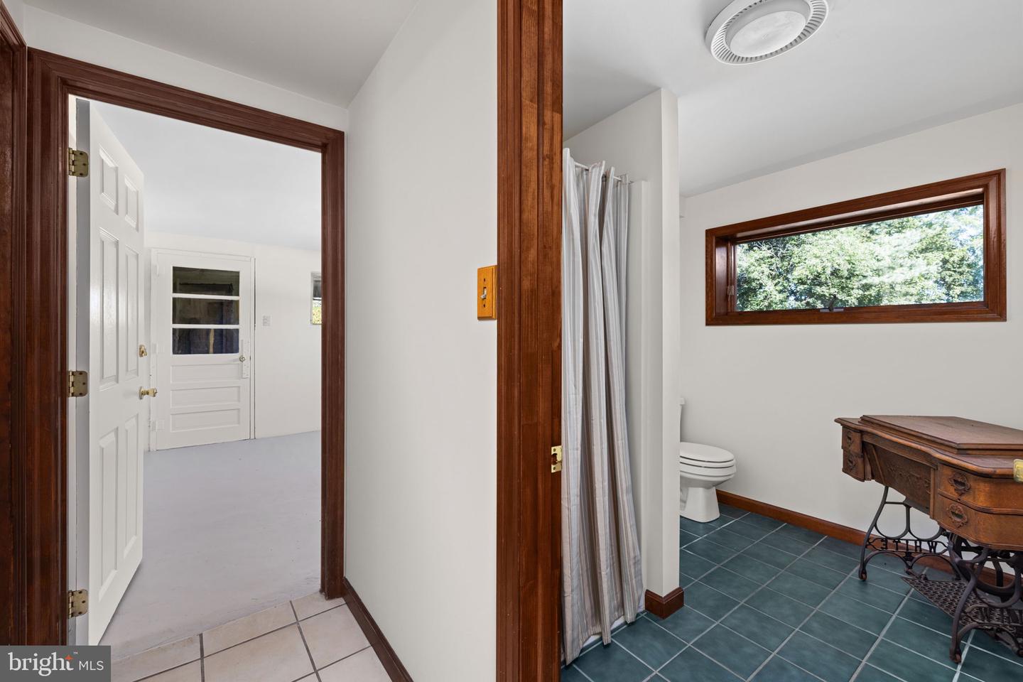 Short Ln Property Photo 39