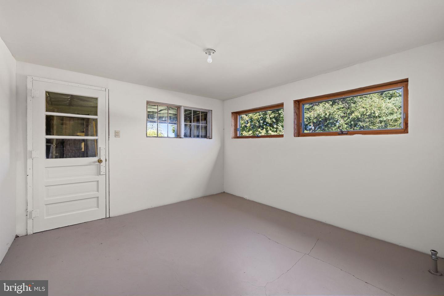 Short Ln Property Photo 41