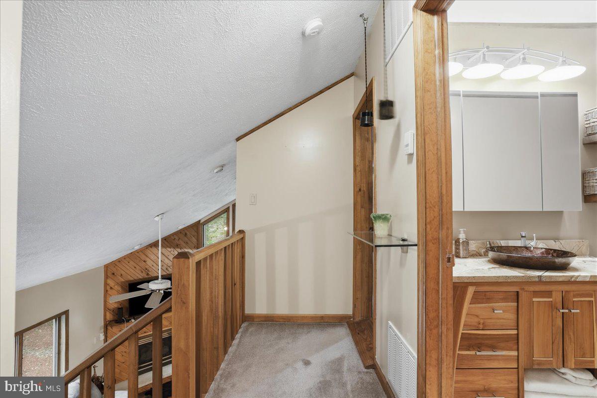208 Owego Dr Property Photo 44