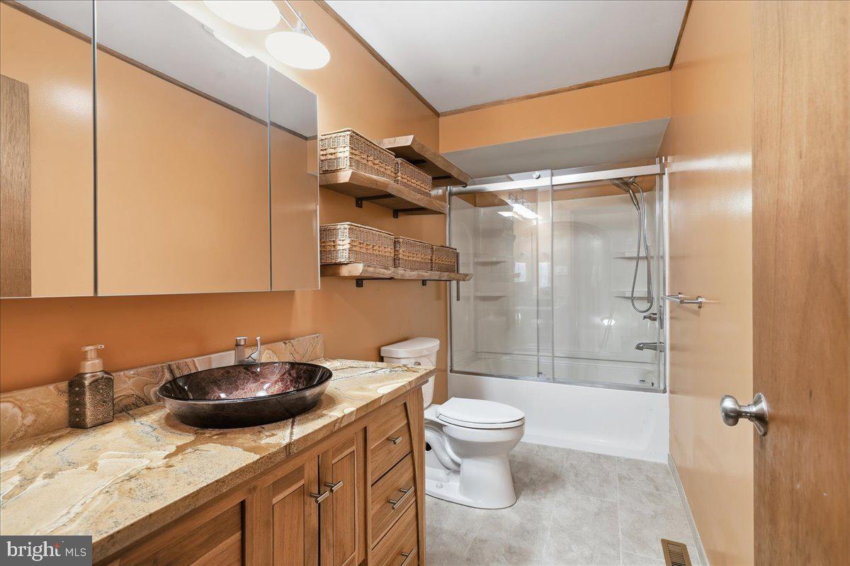 208 Owego Dr Property Photo 45