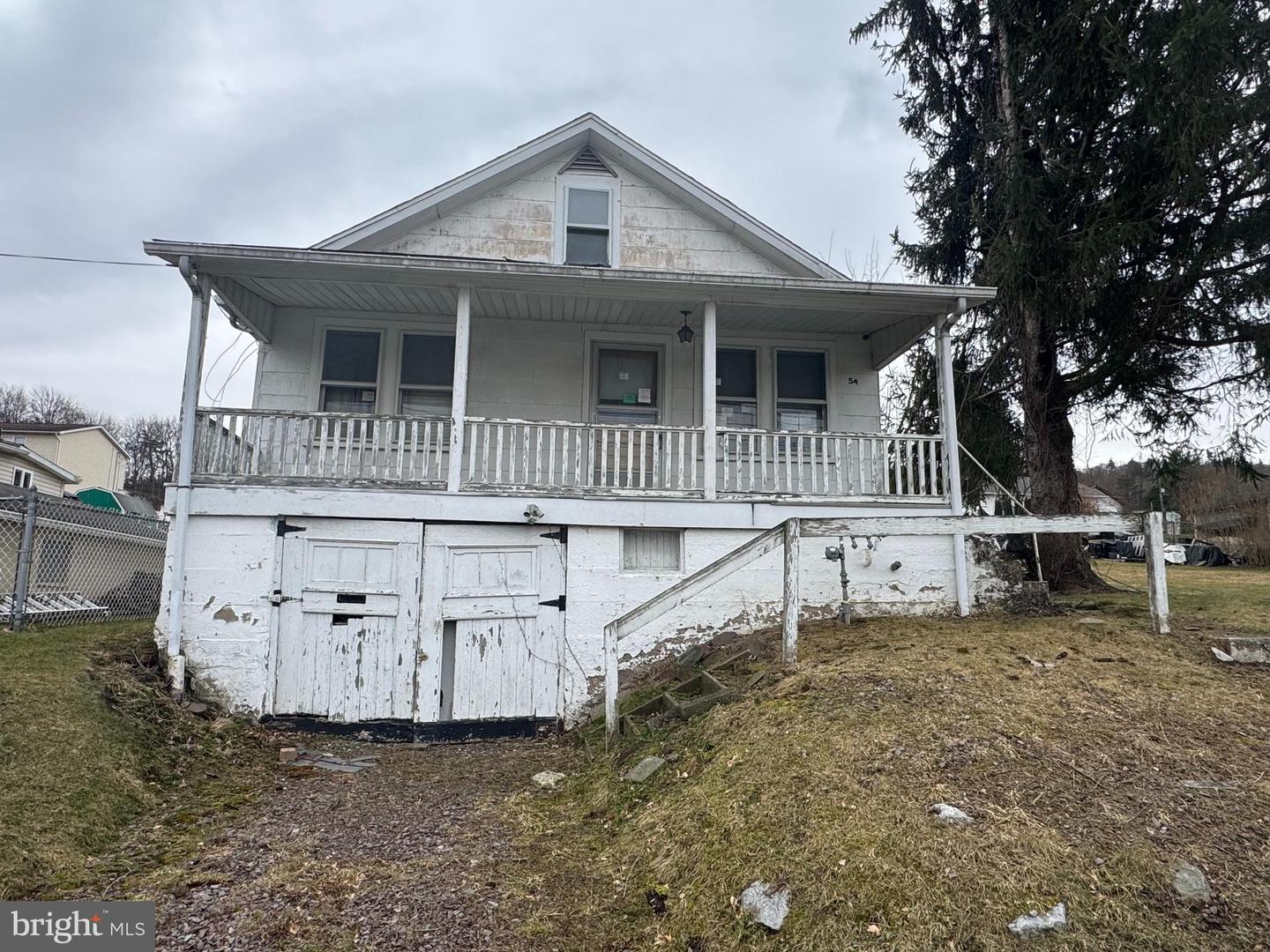 54 Spruce St Property Photo 1