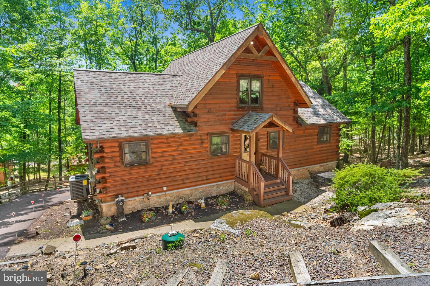 150 N Iroquois Property Photo 4