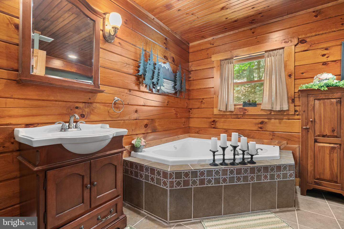 150 N Iroquois Property Photo 26