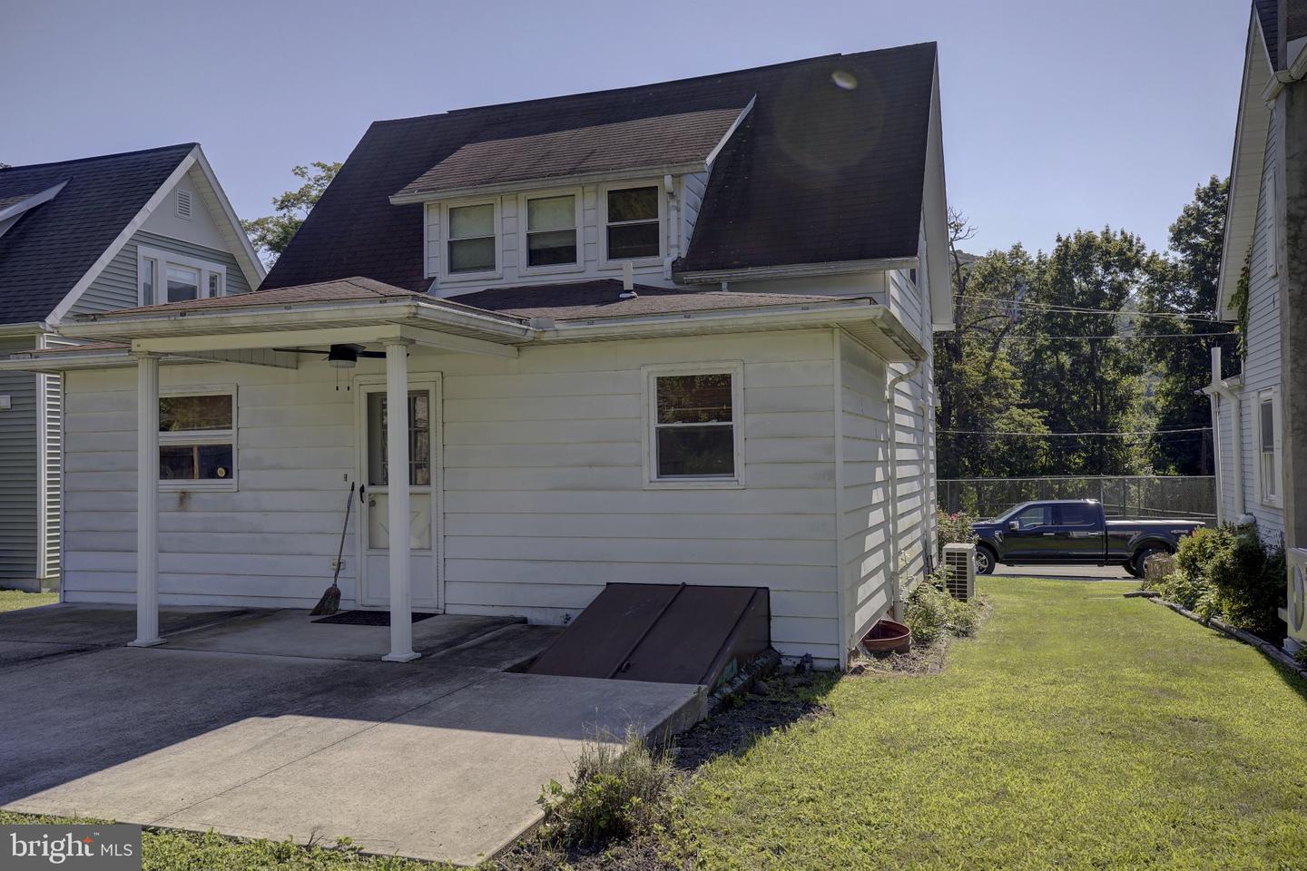10 Park Street Property Photo 28