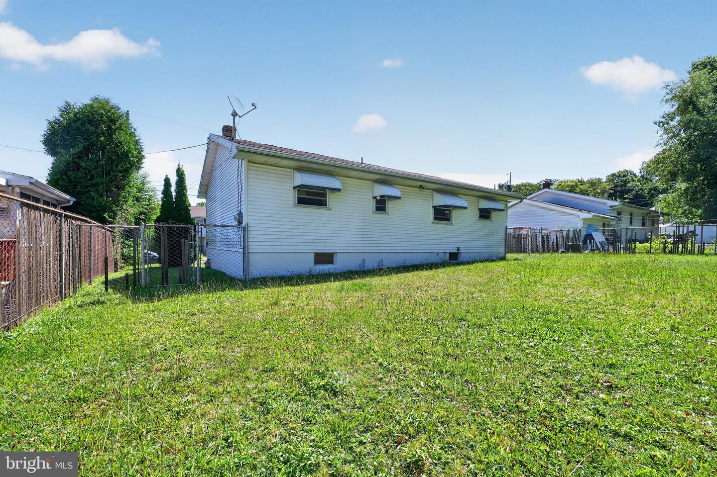 958 Seybert St Property Photo 4