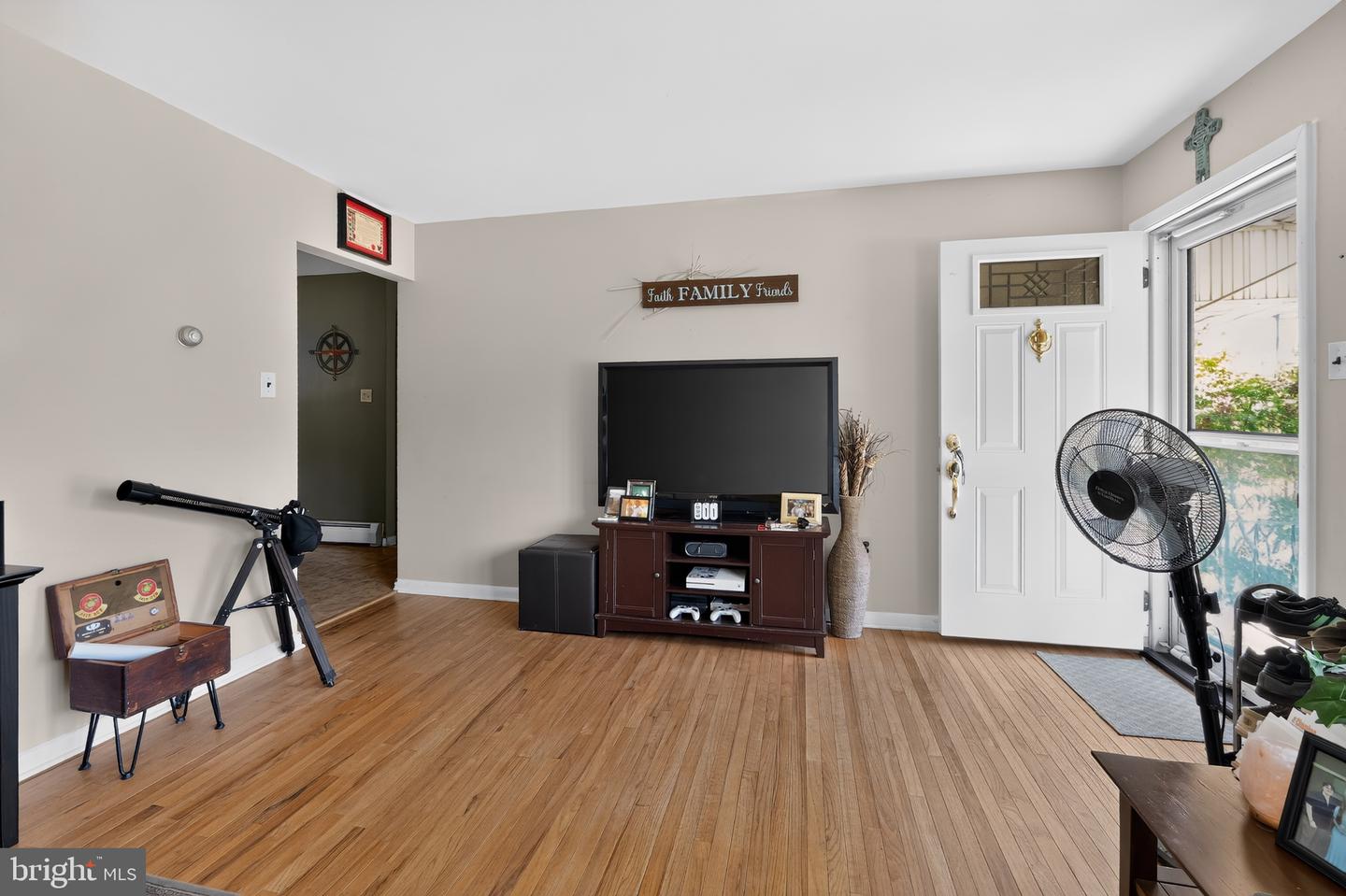958 Seybert St Property Photo 6