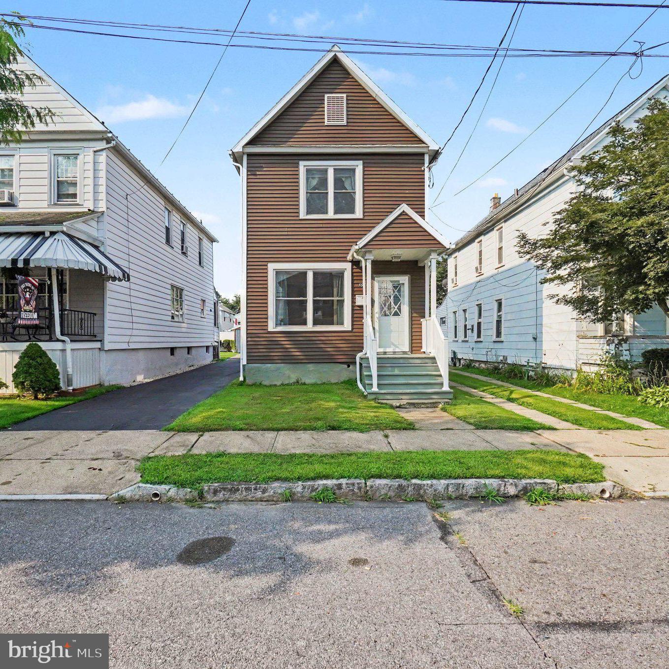 104 Lawrence St Property Photo 1