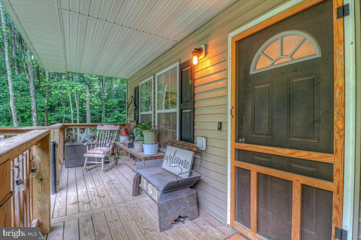 12 Holiday Dr Property Photo 3