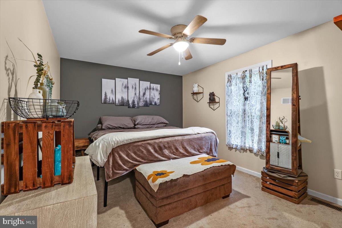 12 Holiday Dr Property Photo 6