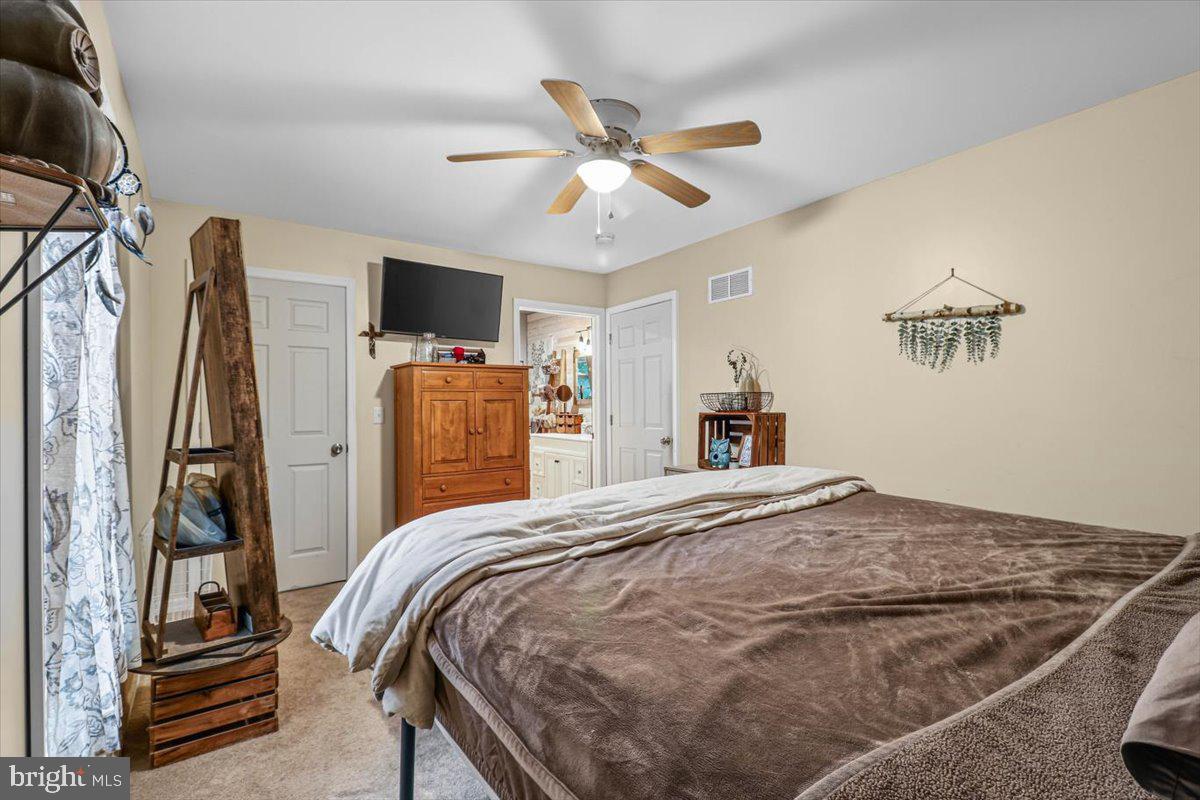 12 Holiday Dr Property Photo 10