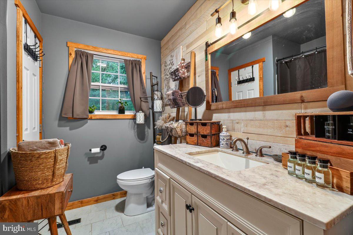 12 Holiday Dr Property Photo 11