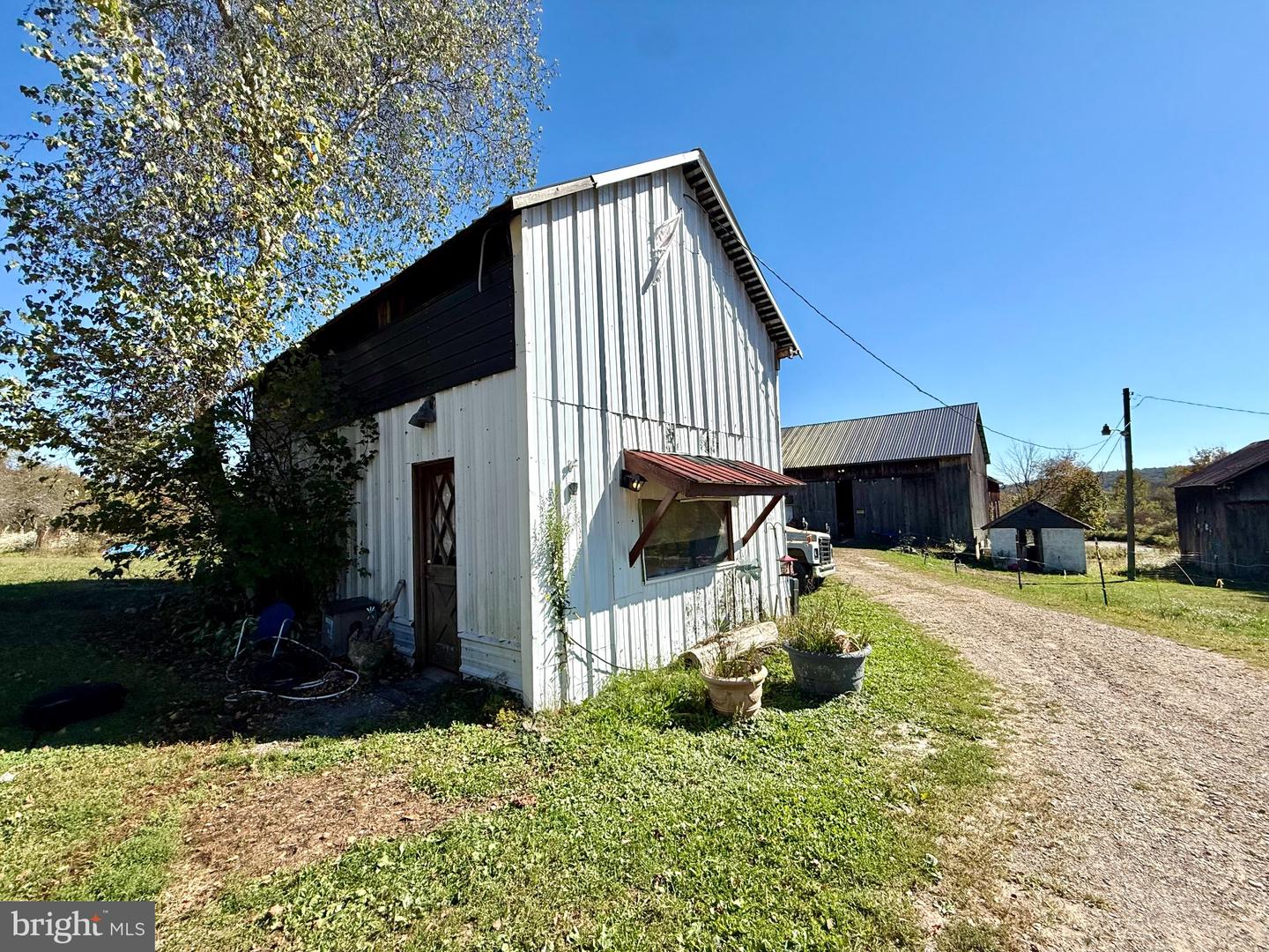 316 Old County Rd Property Photo 17