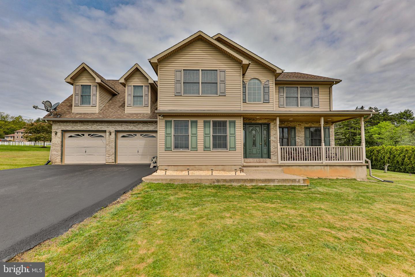 42 Louis Cir Property Photo 1