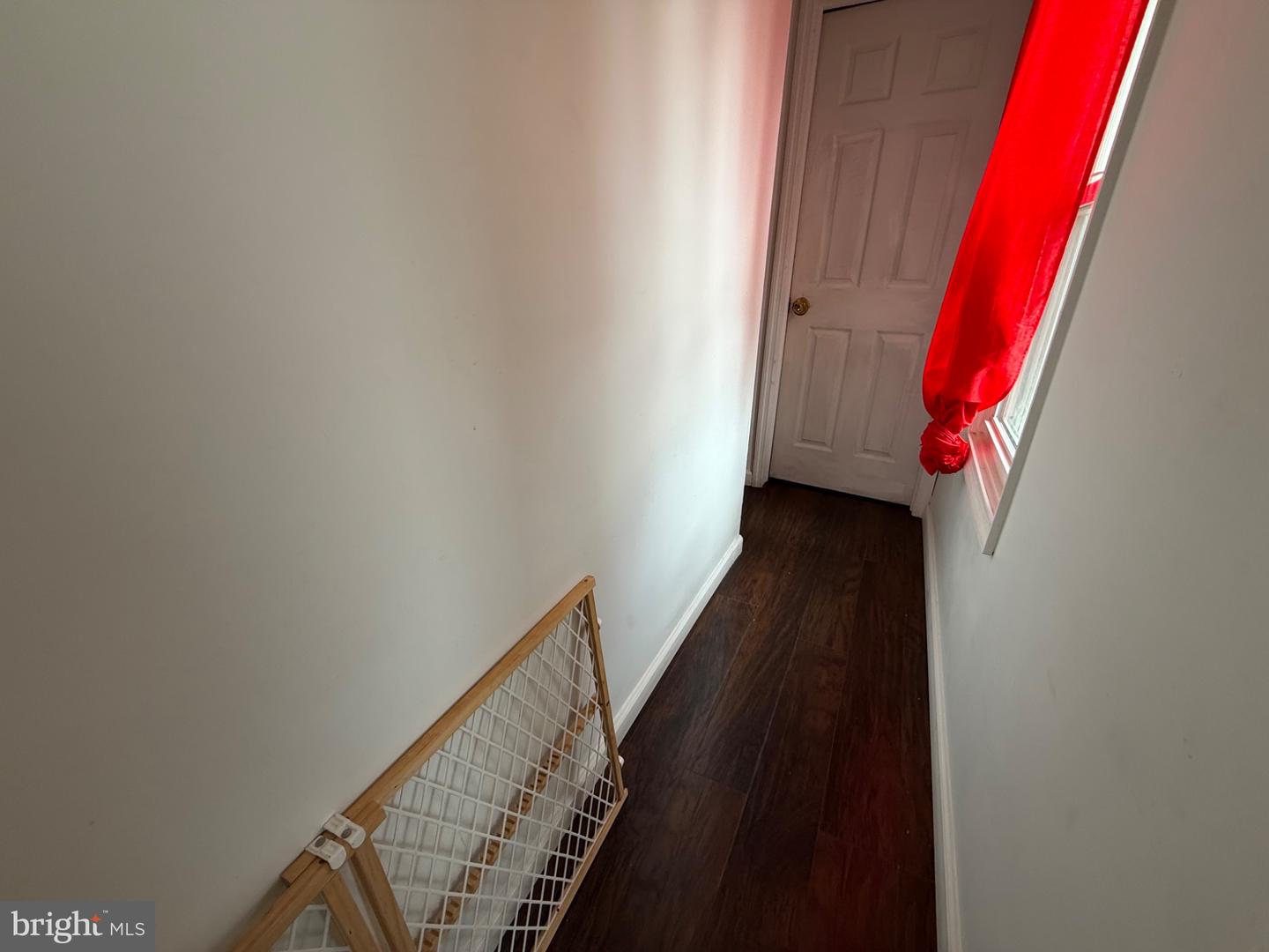 622 W 8th St Property Photo 15