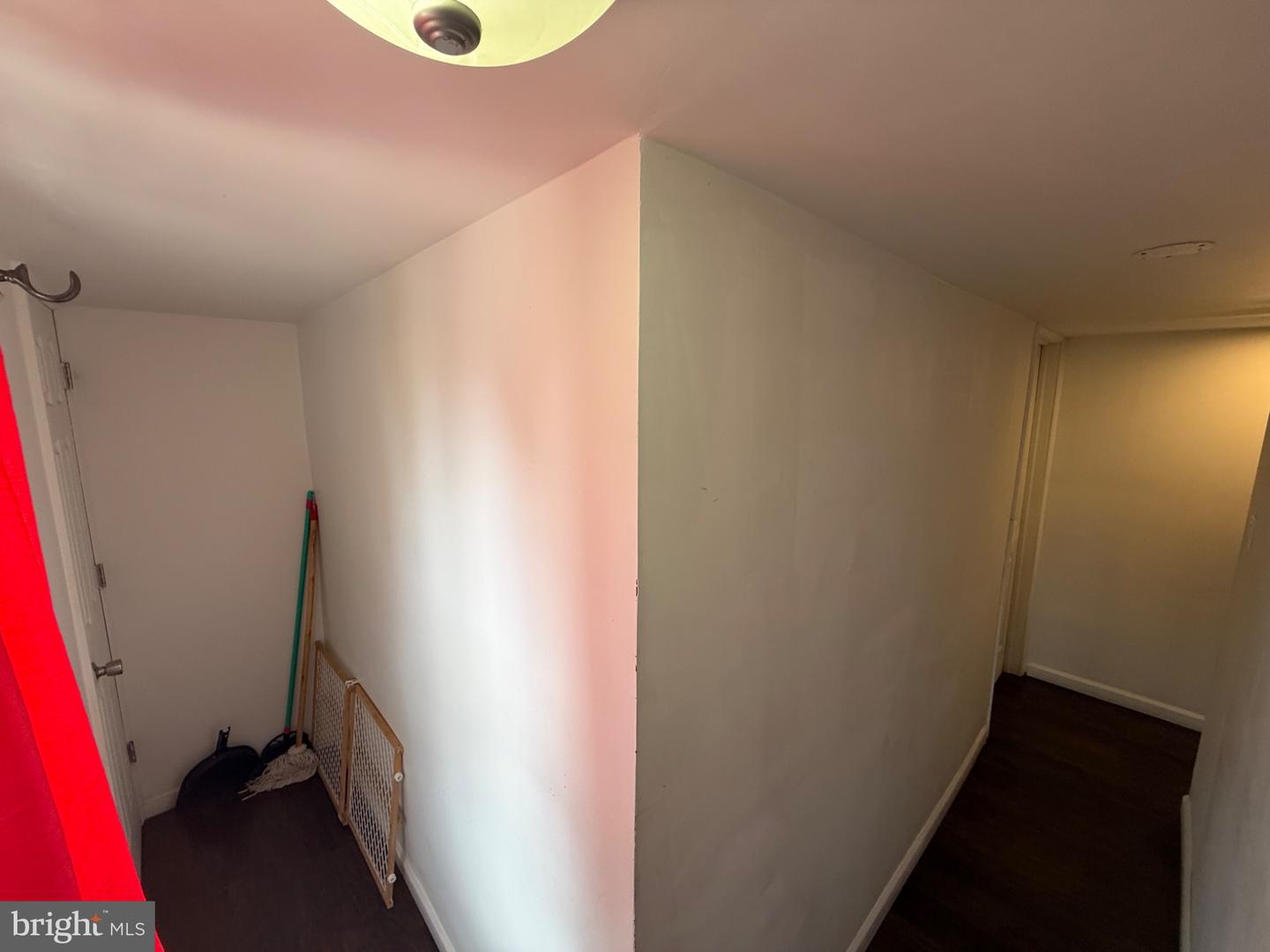 622 W 8th St Property Photo 16
