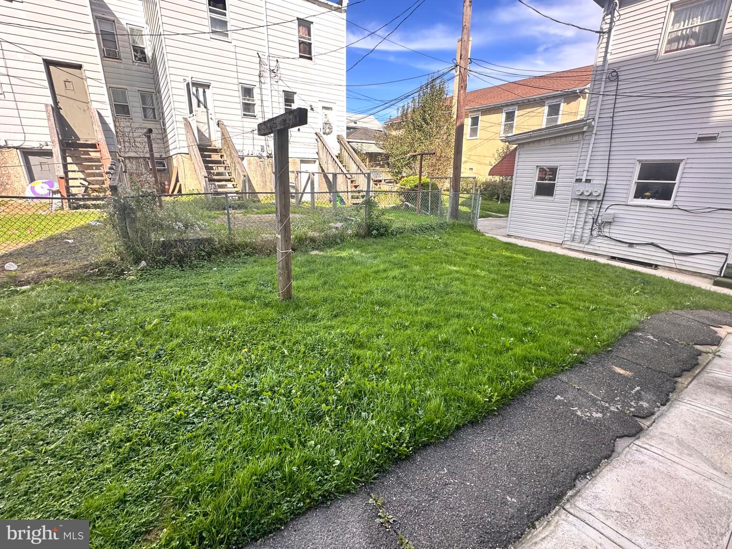 417 W Broad St Property Photo 17