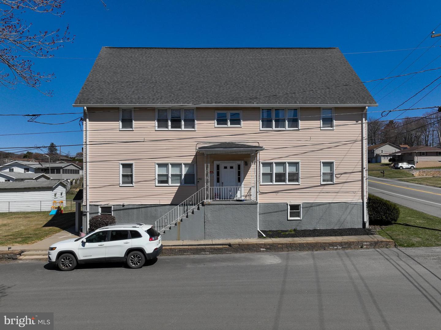 1000 Walnut Property Photo 1