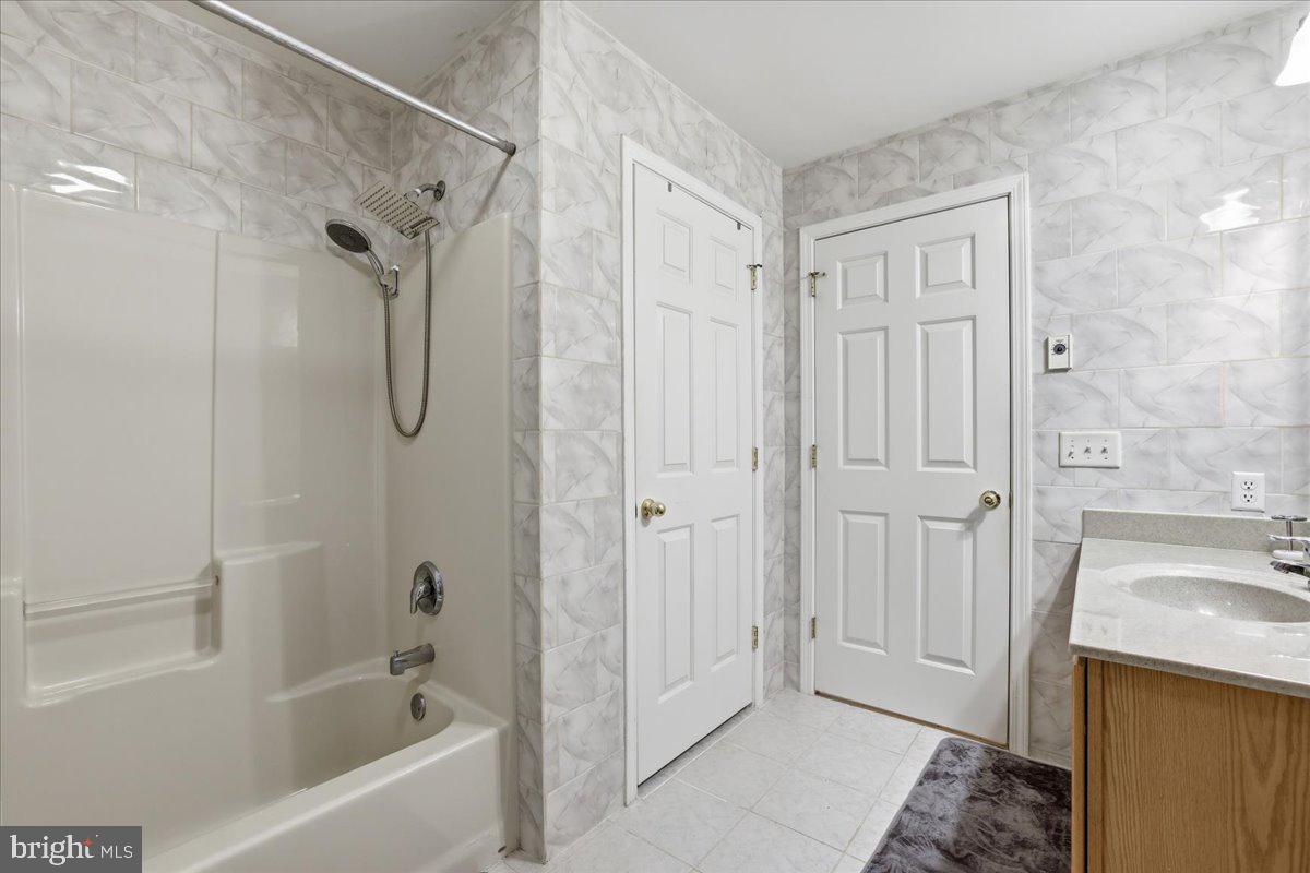 270 Packanack Dr Property Photo 31