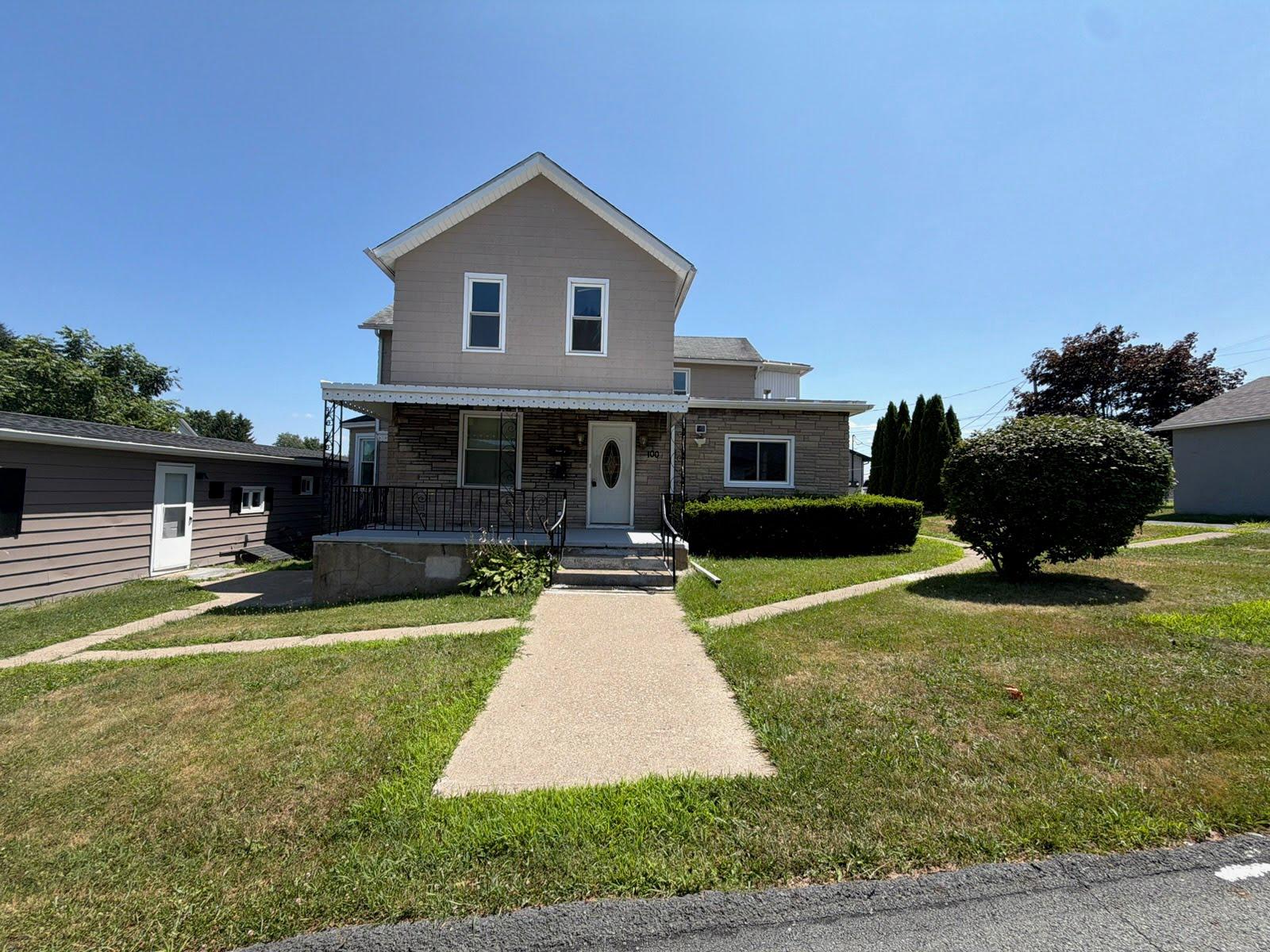 100 Rose Ln Property Photo 1
