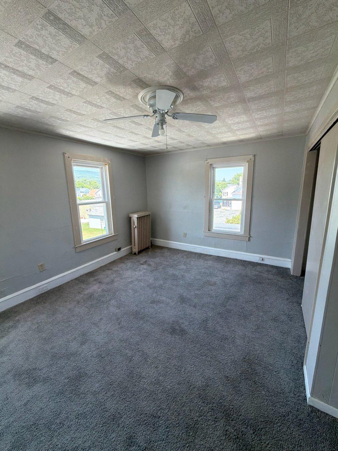 100 Rose Ln Property Photo 4