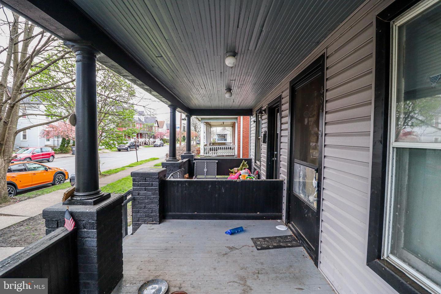 854-856 Memorial Ave Property Photo 3