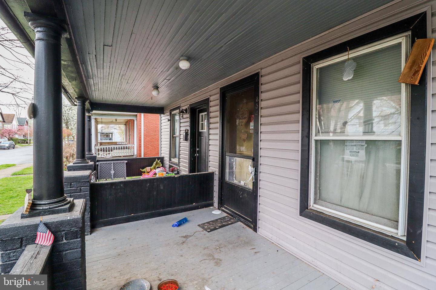 854-856 Memorial Ave Property Photo 4