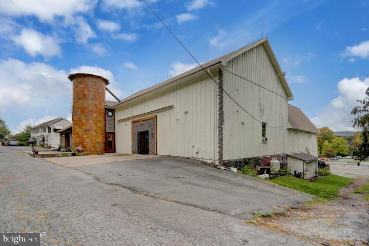 2106 Northway Rd Property Photo 4