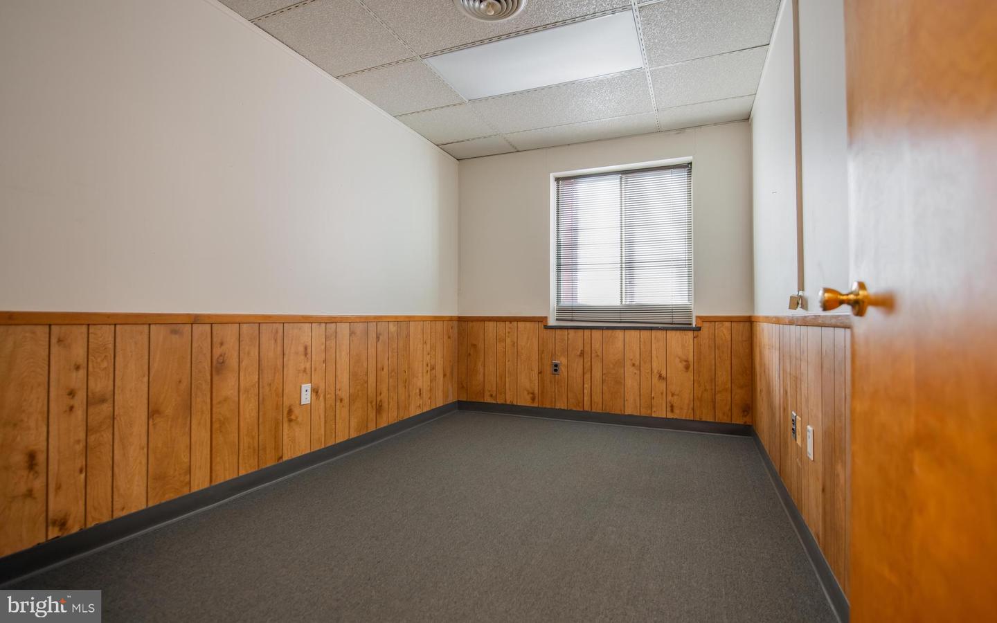 520 W 4th Street Property Photo 8