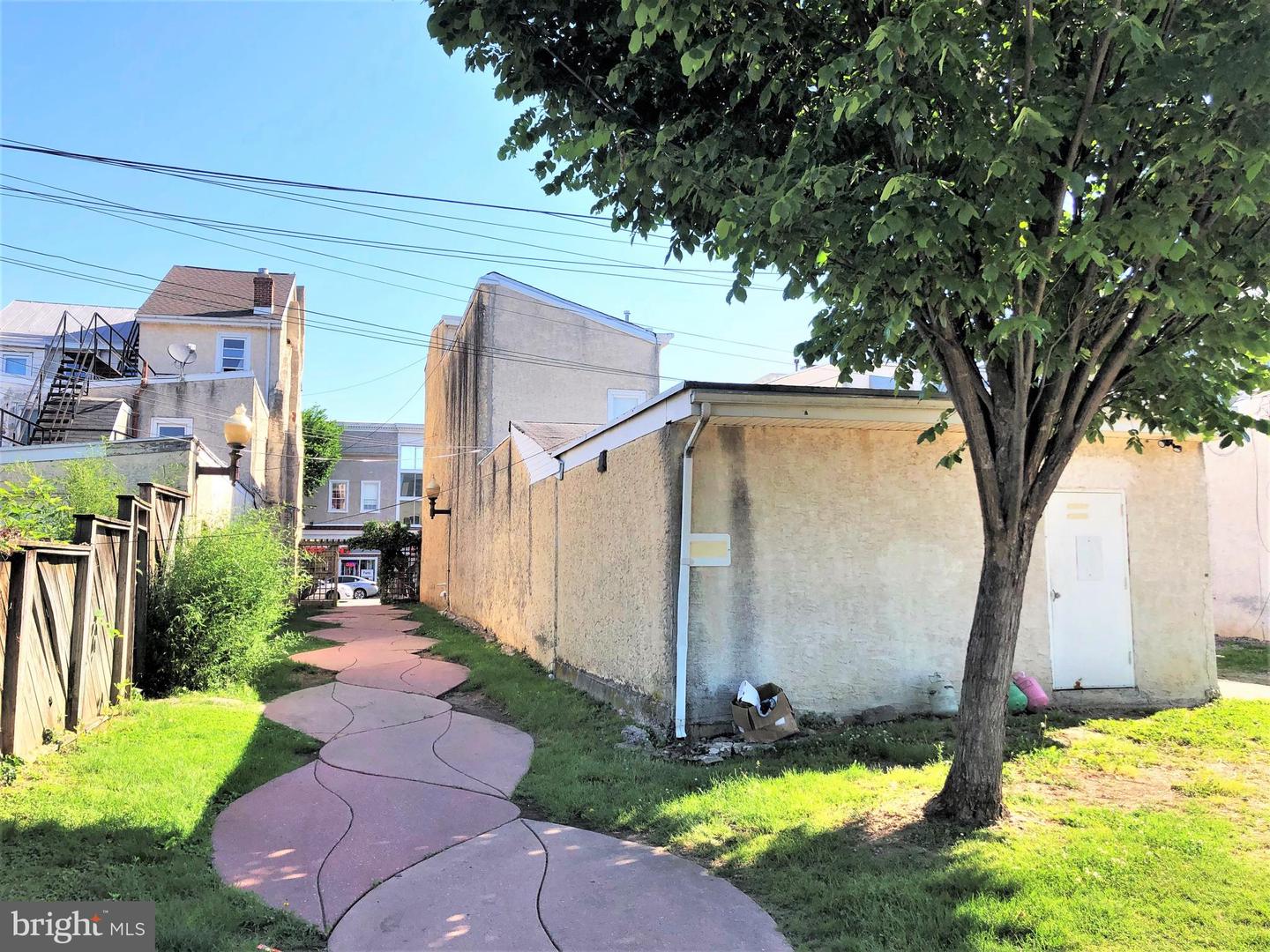 136 W Main St Property Photo 4