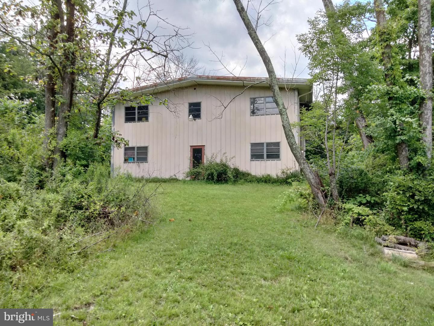 1001 Swinehart Rd Property Photo 3