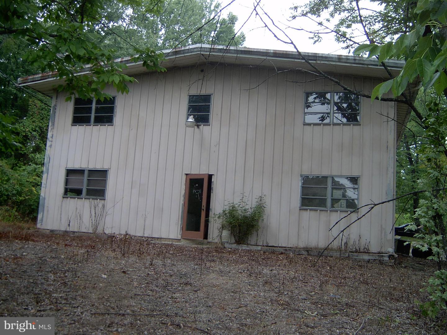 1001 Swinehart Rd Property Photo 4